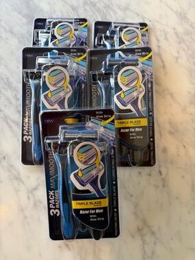Maximooth Triple Blade Men’s Disposable Razor Blue (3 Pack) includes all 5 packs